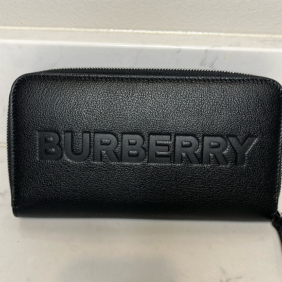 NWT Burberry Black Elmore Leather Zip Around Wallet - Picture 2 of 14